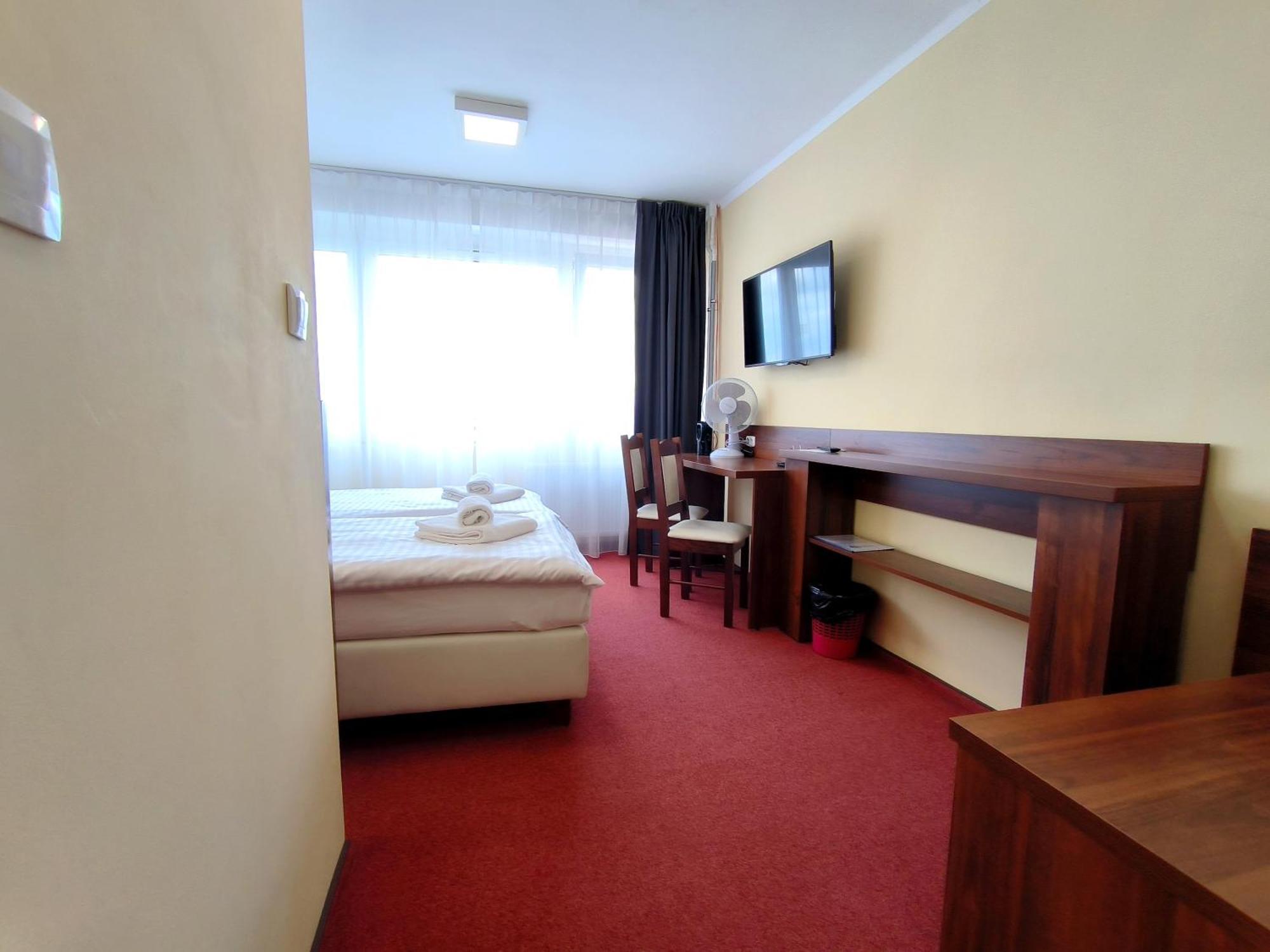 Hotel Sill Kielce Exteriör bild