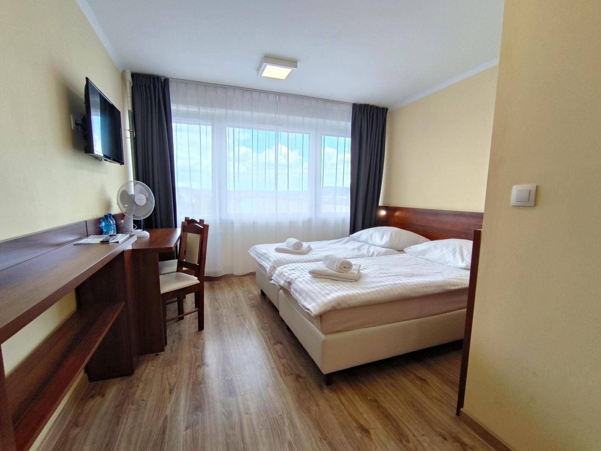 Hotel Sill Kielce Exteriör bild